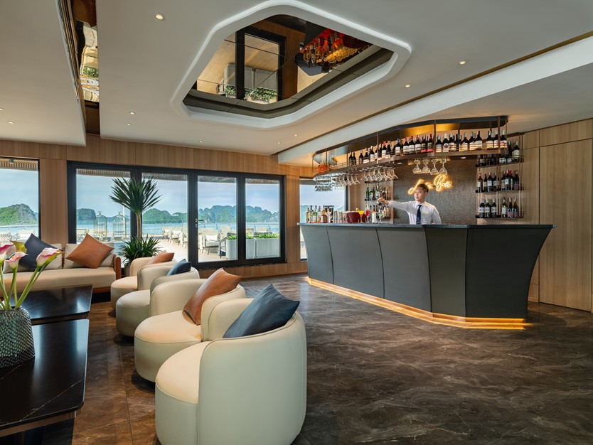 Du thuyền Azura Cruise 6 sao Vịnh Lan Hạ
