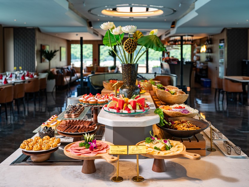 Du thuyền Azura Cruise 6 sao Vịnh Lan Hạ