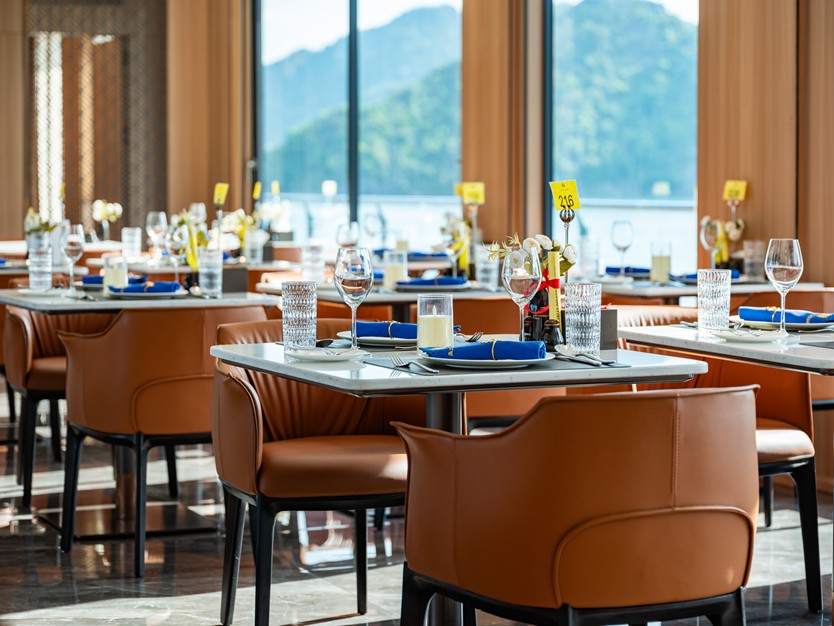 Du thuyền Azura Cruise 6 sao Vịnh Lan Hạ
