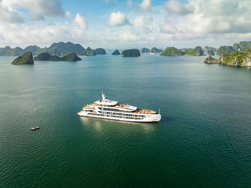 Du thuyền Azura Cruise 6 sao Vịnh Lan Hạ