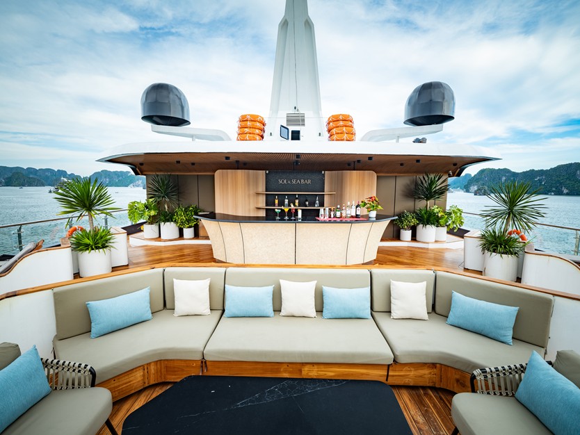 Du thuyền Azura Cruise 6 sao Vịnh Lan Hạ