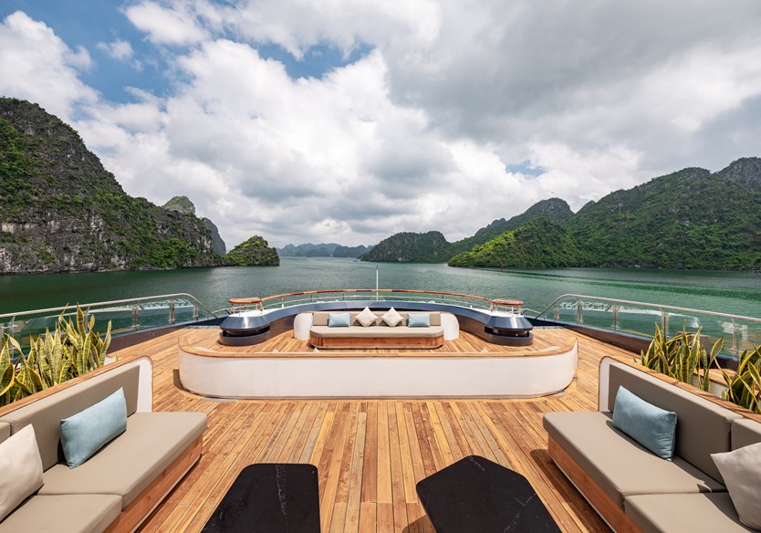 Du thuyền Azura Cruise 6 sao Vịnh Lan Hạ
