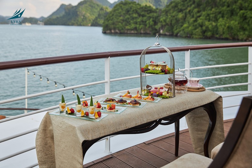 Du thuyền Lyra Grandeur 6 sao Vịnh Lan Hạ