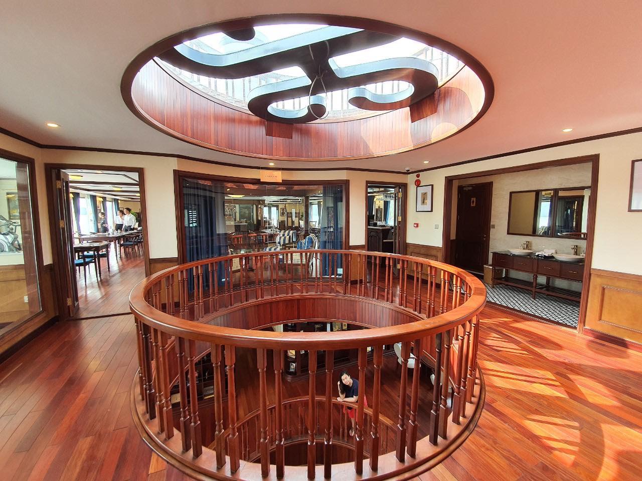 Không gian đầy nghệ thuật trên du thuyền 5* Heritage Bình Chuẩn vịnh Hạ Long - Lan Hạ