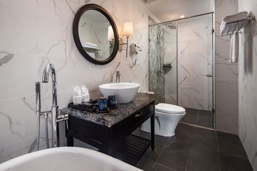 Rosy cruise – Du thuyền 5 sao vịnh Lan Hạ