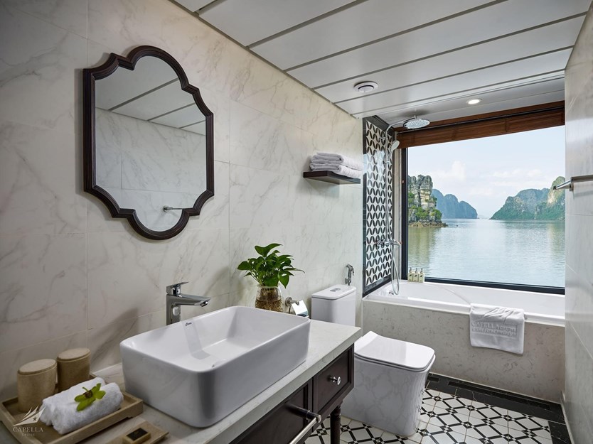 Du thuyền Capella Cruise 5 sao Lan Hạ