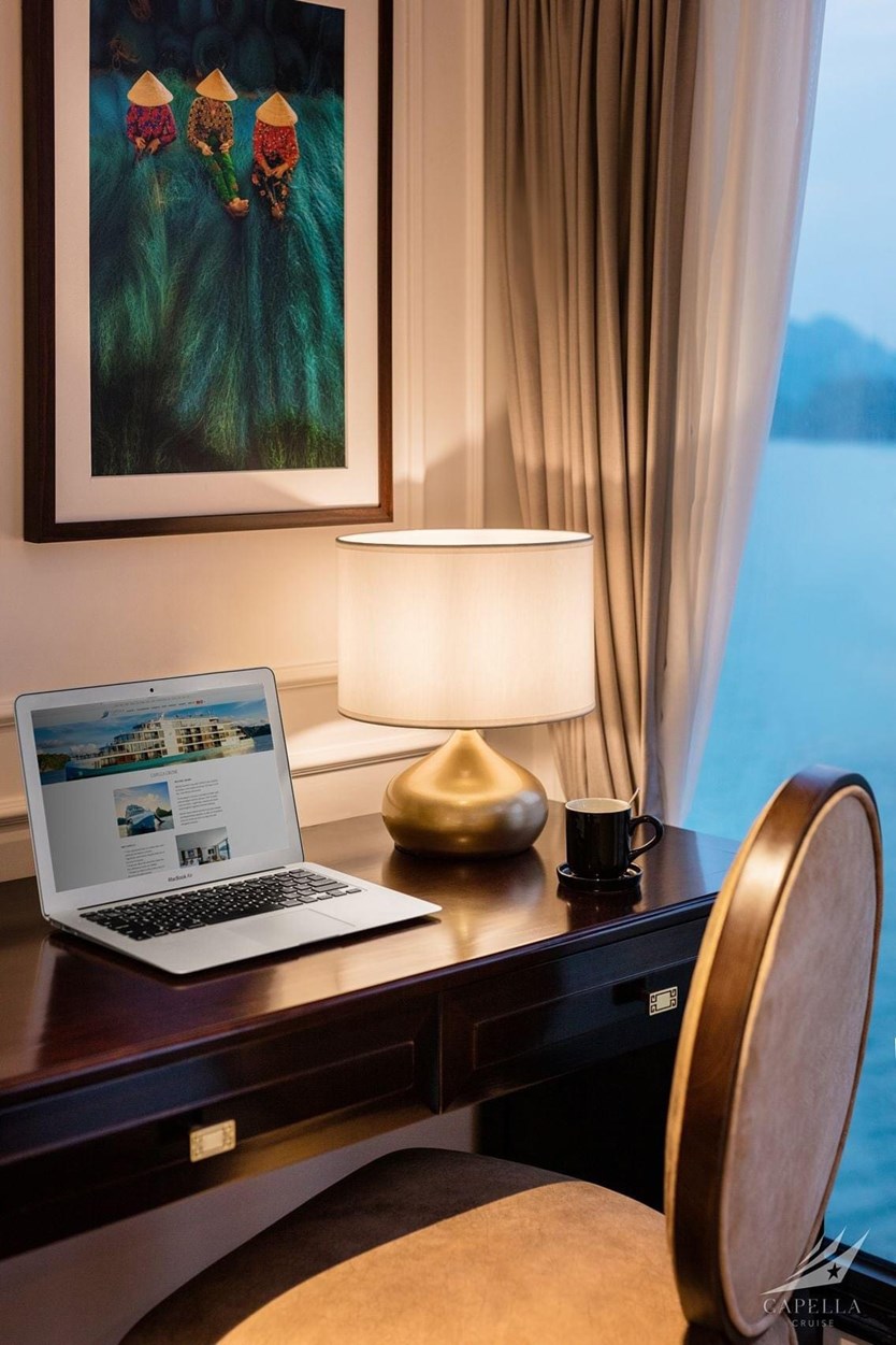 Du thuyền Capella Cruise 5 sao Lan Hạ