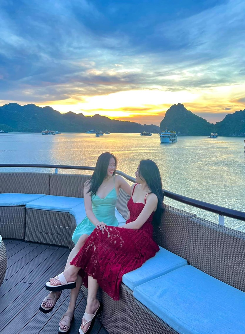 Du thuyền Capella Cruise 5 sao Lan Hạ