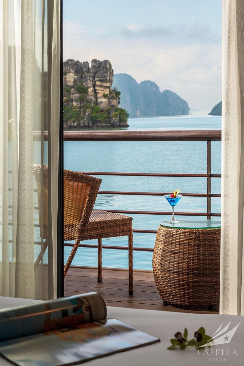 Du thuyền Capella Cruise 5 sao Lan Hạ
