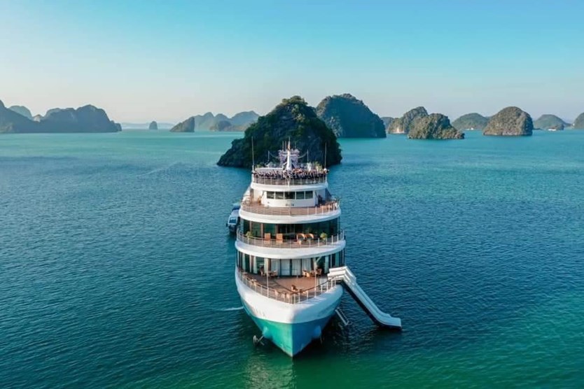 Du thuyền Capella Cruise 5 sao Lan Hạ