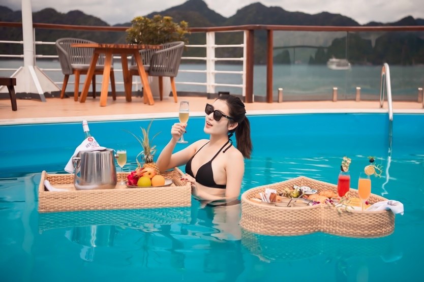 Du thuyền Heritage Bình Chuẩn 5 sao vịnh Lan Hạ