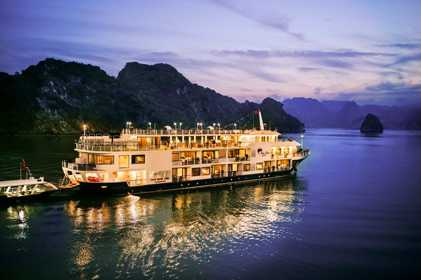 Du thuyền Mon Cheri cruise 5 sao vịnh Lan Hạ