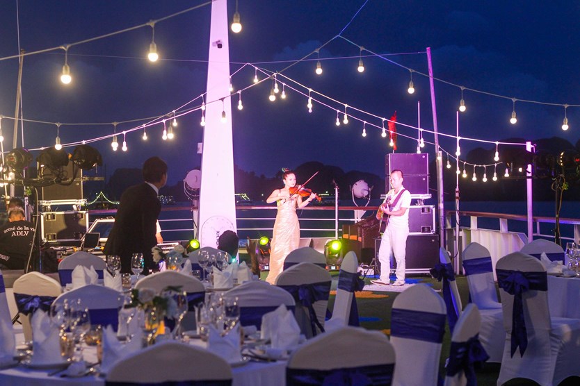 Du thuyền Mon Cheri cruise 5 sao vịnh Lan Hạ