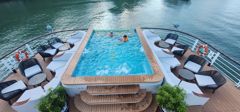 Du thuyền Mon Cheri cruise 5 sao vịnh Lan Hạ