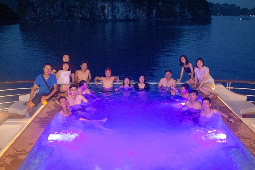 Du thuyền Mon Cheri cruise 5 sao vịnh Lan Hạ