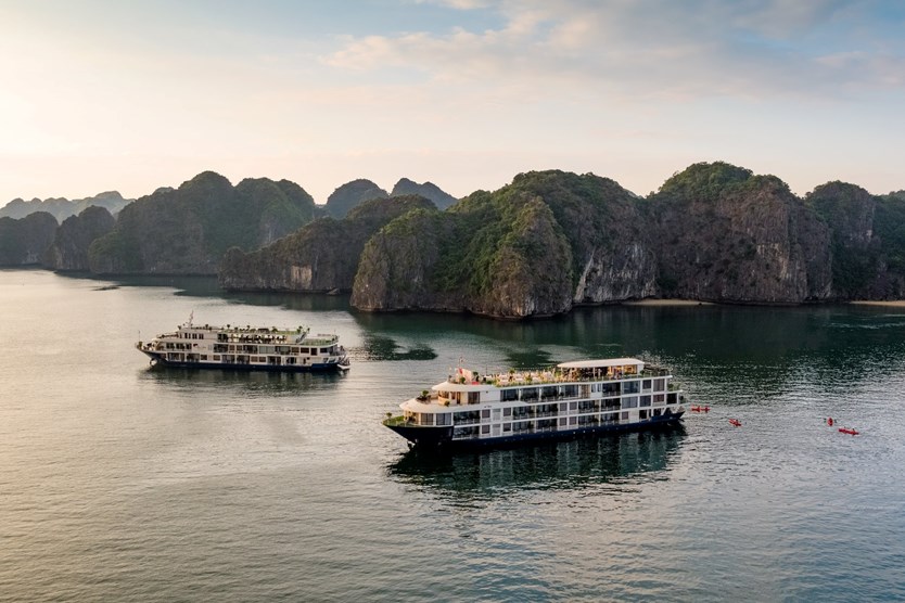 Du thuyền Mon Cheri cruise 5 sao vịnh Lan Hạ