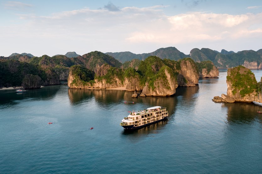 Du thuyền Mon Cheri cruise 5 sao vịnh Lan Hạ