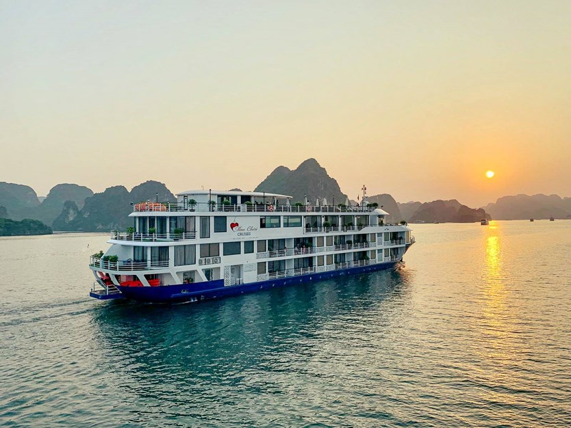 Du thuyền Mon Cheri cruise 5 sao vịnh Lan Hạ