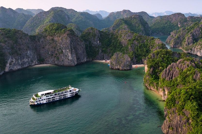 Du thuyền Mon Cheri cruise 5 sao vịnh Lan Hạ