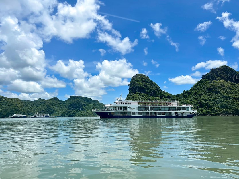 Du thuyền Mon Cheri cruise 5 sao vịnh Lan Hạ