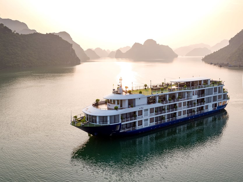 Du thuyền Mon Cheri cruise 5 sao vịnh Lan Hạ