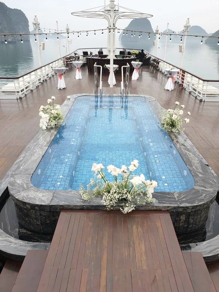 Du thuyền Paradise Elegance 5 sao vịnh Hạ Long