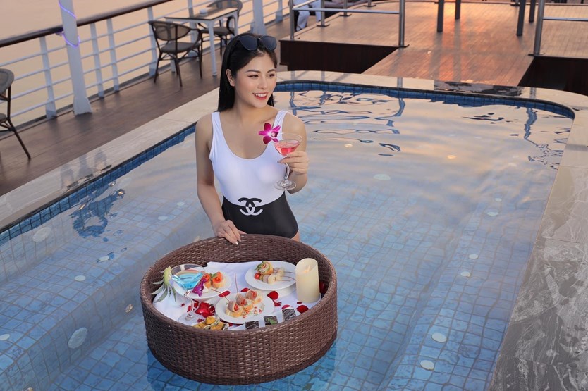 Du thuyền Paradise Elegance 5 sao vịnh Hạ Long