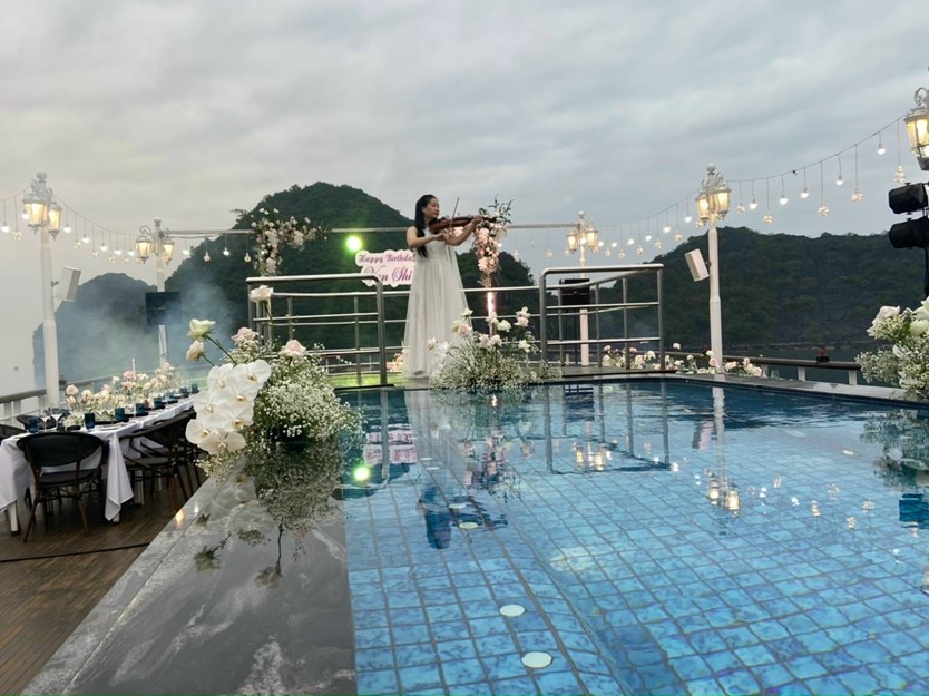 Du thuyền Paradise Elegance 5 sao vịnh Hạ Long