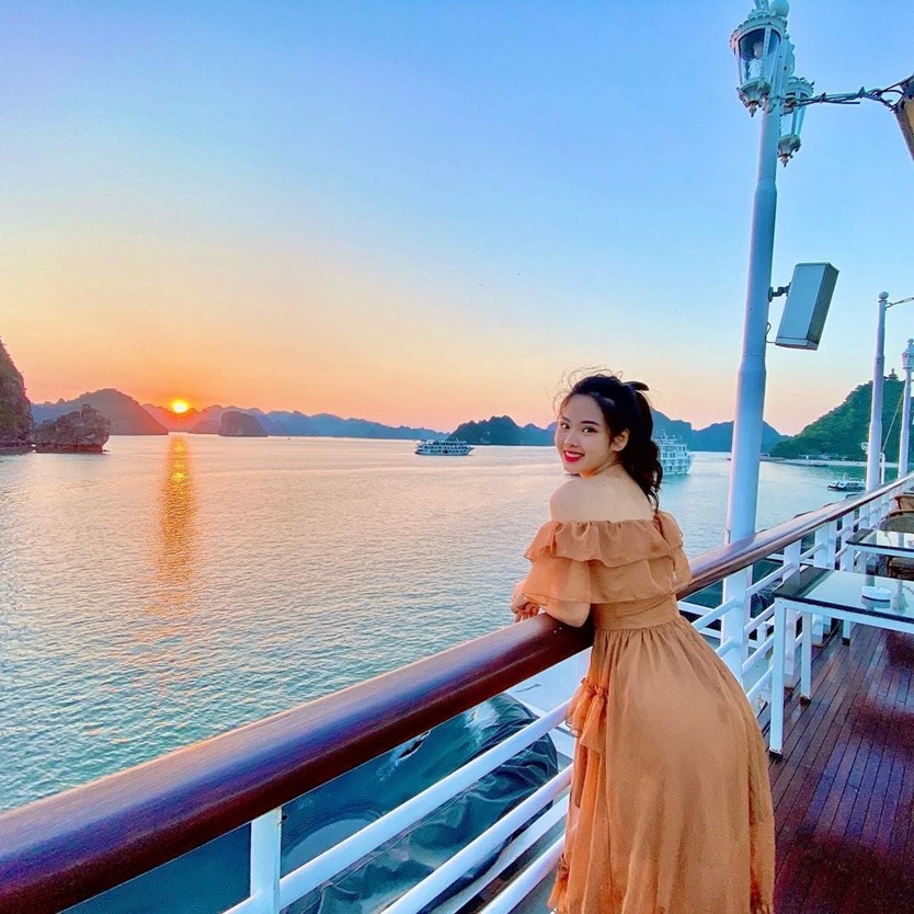 Du thuyền Paradise Elegance 5 sao vịnh Hạ Long