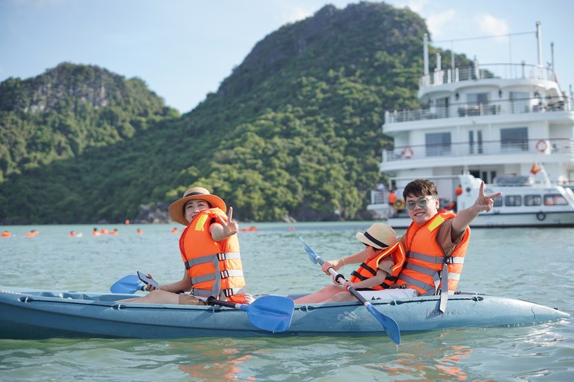 Du thuyền Paradise Elegance 5 sao vịnh Hạ Long