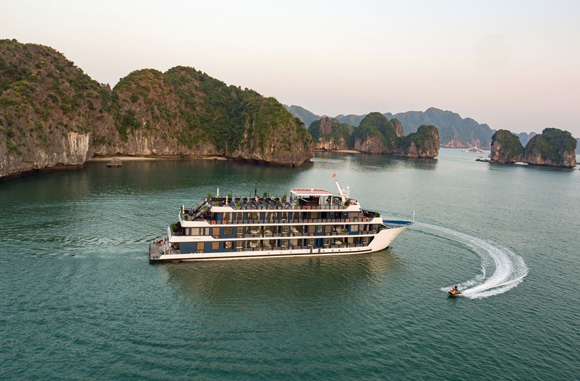 Rosy cruise – Du thuyền 5 sao vịnh Lan Hạ