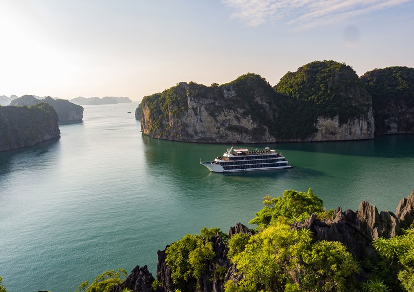 Rosy cruise – Du thuyền 5 sao vịnh Lan Hạ