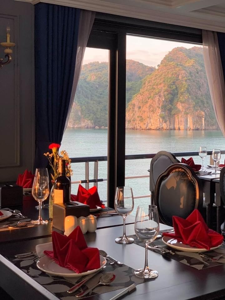 Rosy cruise – Du thuyền 5 sao vịnh Lan Hạ