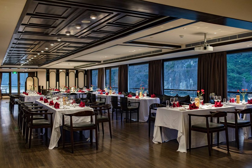 Du thuyền Scarlet Pearl cruise 5 sao vịnh Lan Hạ