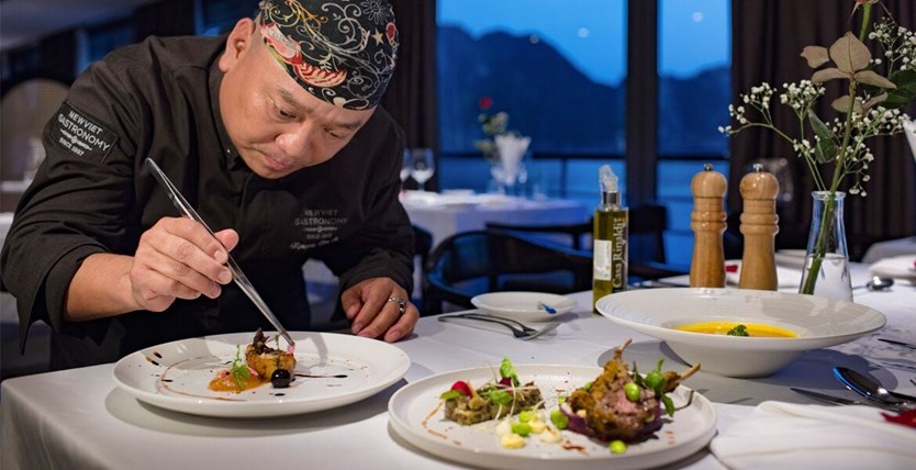 Du thuyền Scarlet Pearl cruise 5 sao vịnh Lan Hạ