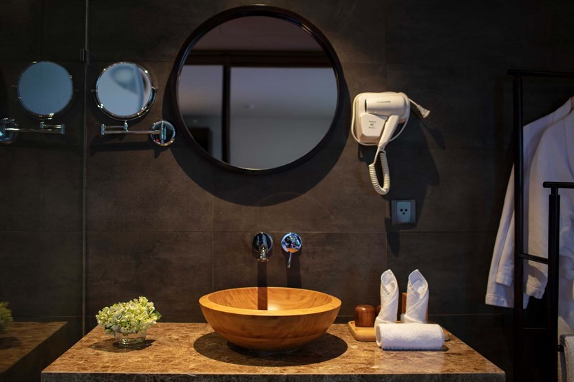 Du thuyền Scarlet Pearl cruise 5 sao vịnh Lan Hạ