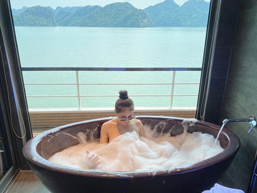 Du thuyền Scarlet Pearl cruise 5 sao vịnh Lan Hạ