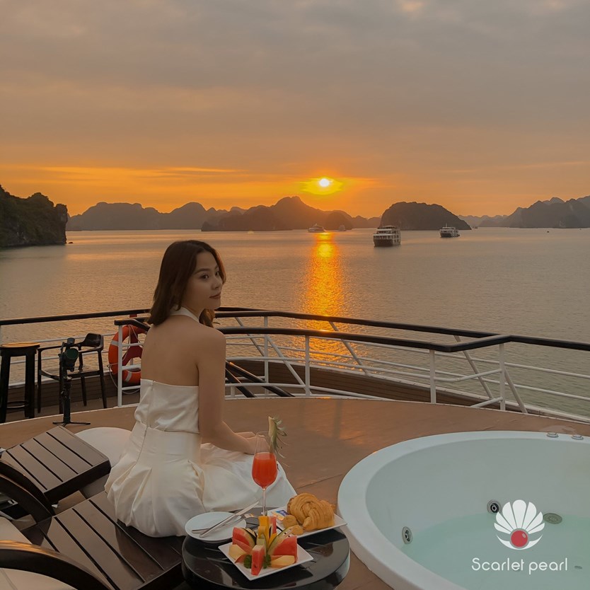 Du thuyền Scarlet Pearl cruise 5 sao vịnh Lan Hạ