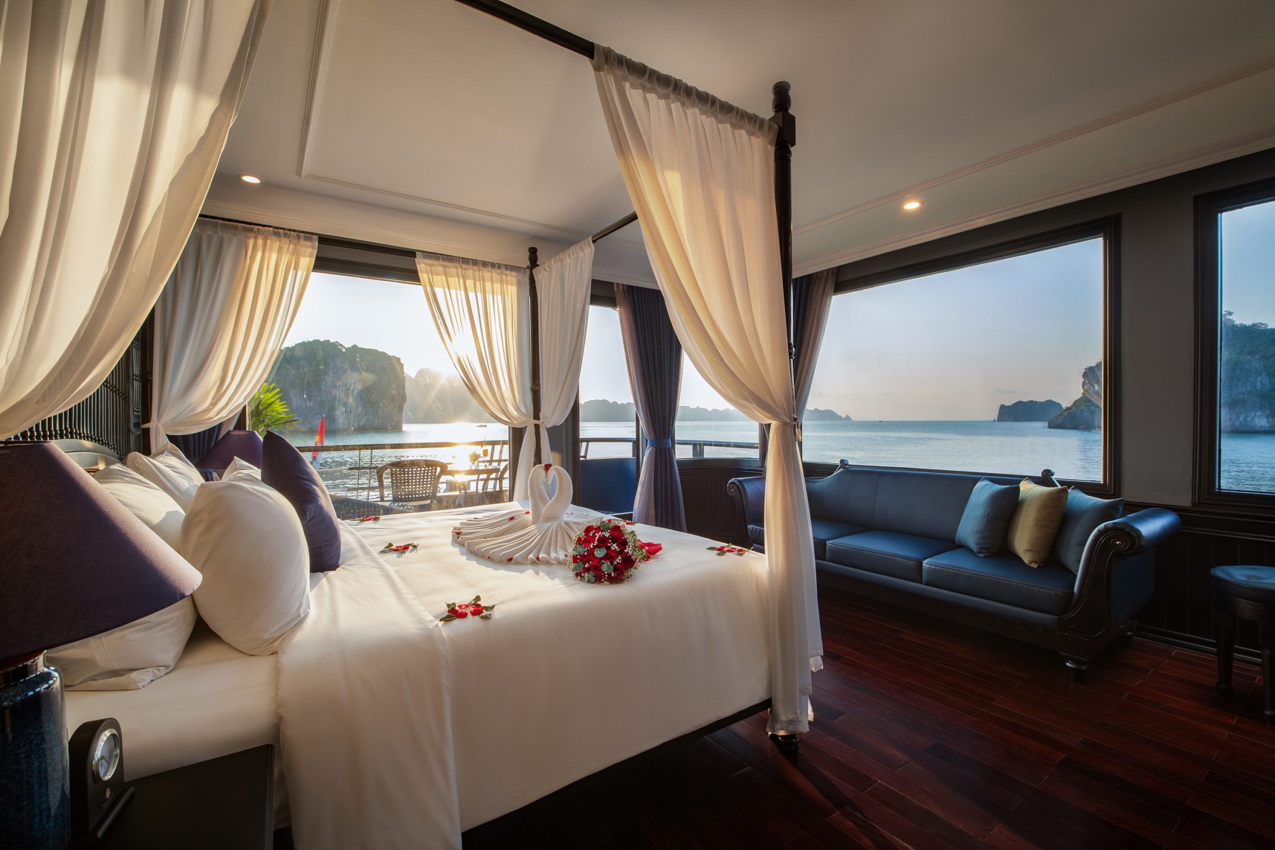 Rosy cruise - Du thuyền 5 sao vịnh Lan Hạ 10 Hang Honeymoon Suite du thuyen Lan Ha 5 sao Rosy cruise