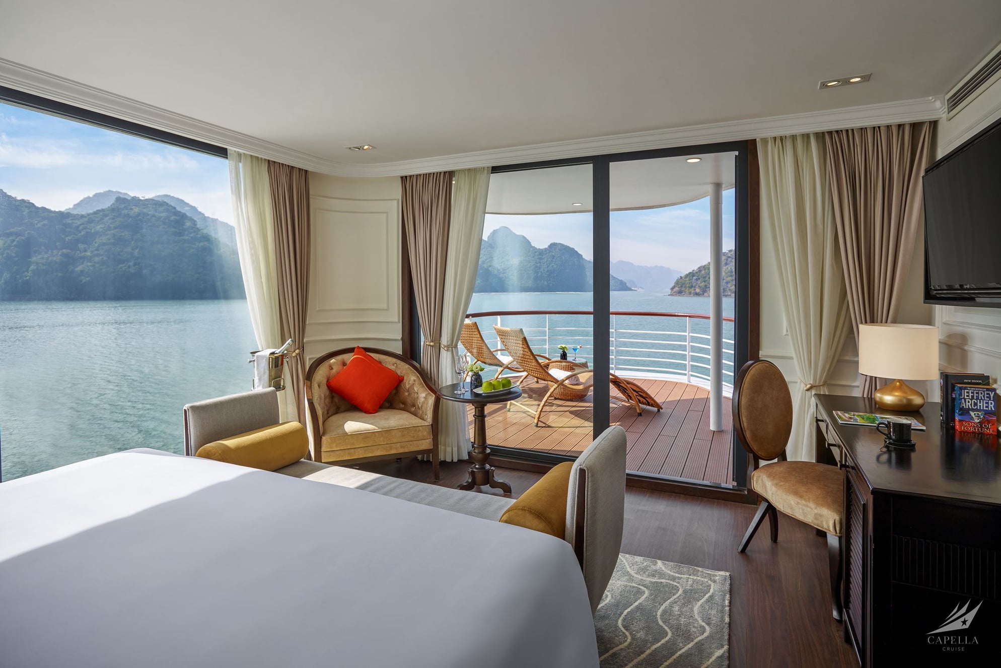 Du thuyền Capella Cruise 5 sao Lan Hạ 12 Hang Sky Terrace Suite du thuyen capella cruise