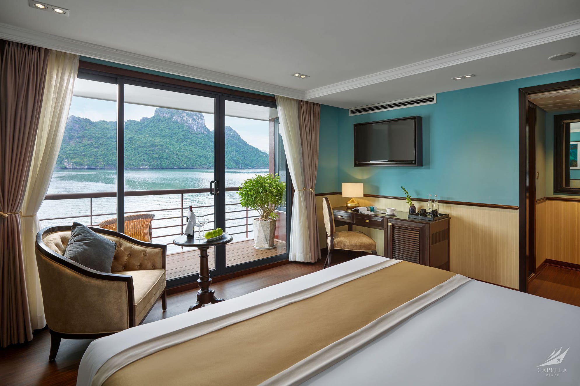 Du thuyền Capella Cruise 5 sao Lan Hạ 10 Hang oasis & harmony suite du thuyen capella cruise
