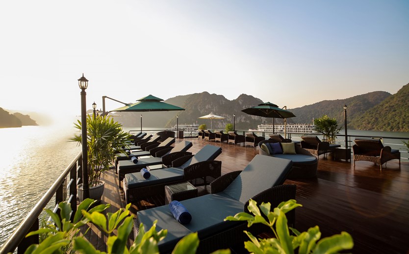 Rosy cruise – Du thuyền 5 sao vịnh Lan Hạ