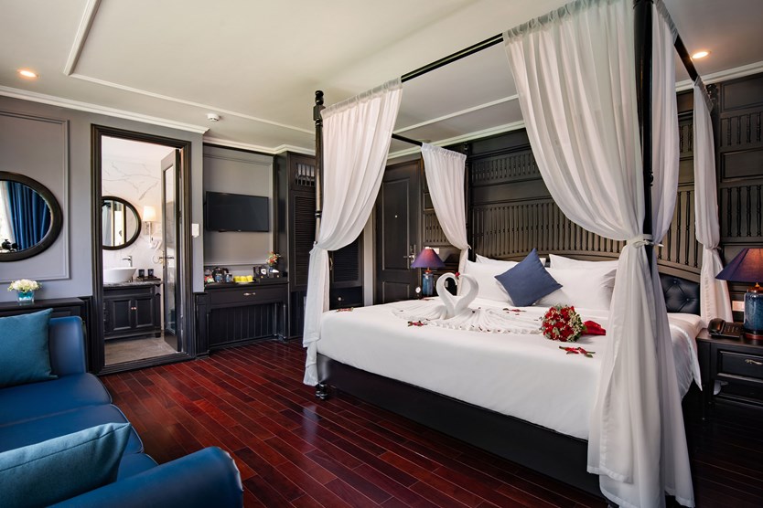 Rosy cruise – Du thuyền 5 sao vịnh Lan Hạ