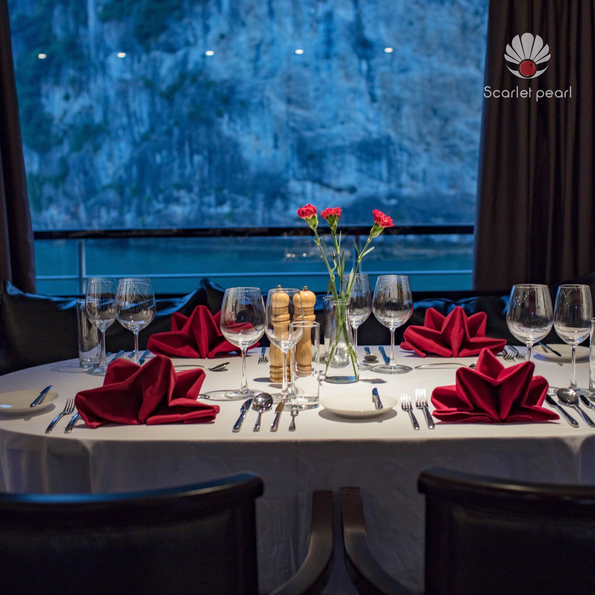 Nhà hàng chuẩn fine dining trên tàu ngủ đêm 5 sao