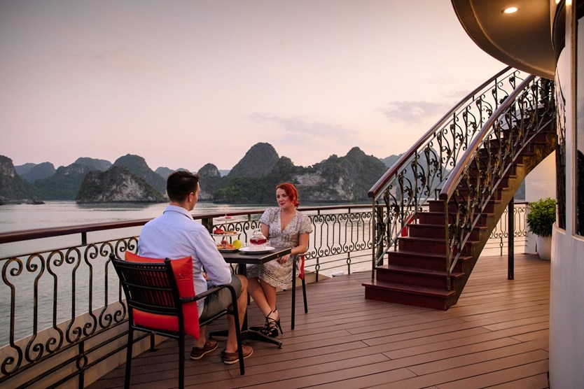 Du thuyền Indochine Cruise 5 sao vịnh Lan Hạ