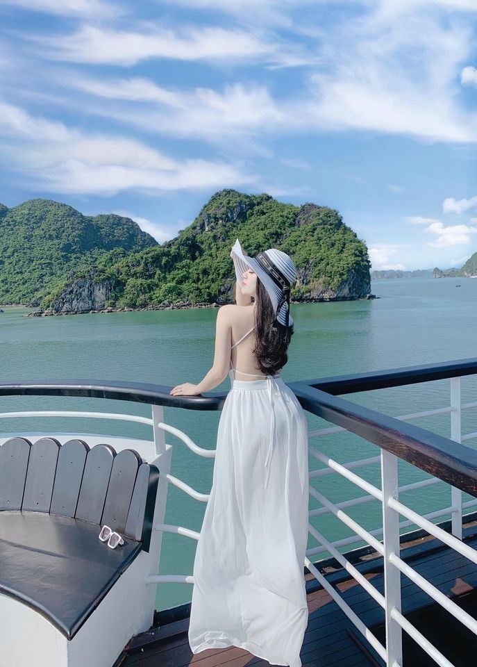 Du thuyền Ambassador Day cruise 6* vịnh Hạ Long