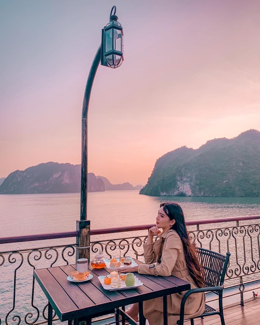 Du thuyền Indochine Cruise 5 sao vịnh Lan Hạ