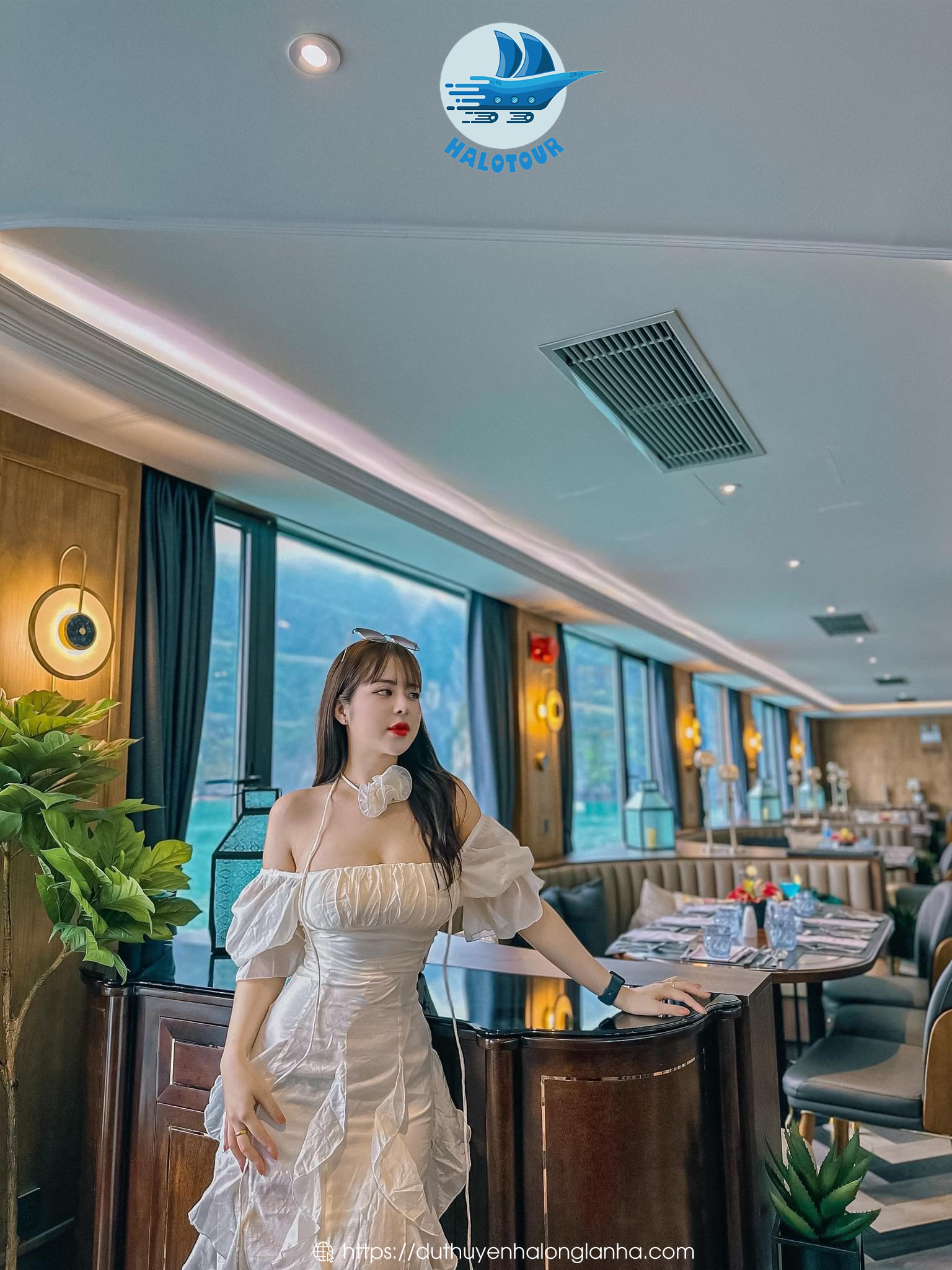 Nhà hàng sang trọng của du thuyền Ambassador day cruise II được nhiều du khách lựa chọn để check in sống ảo