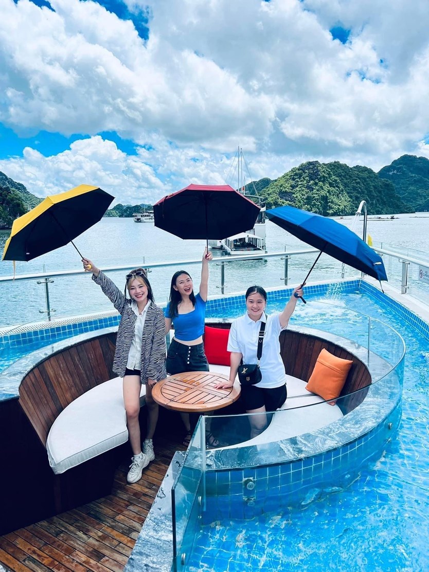 Du thuyền Jade Sails day cruise thăm Vịnh 8 tiếng