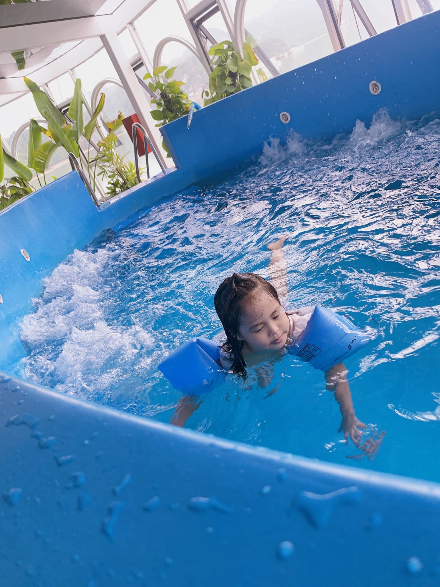 Du thuyền Indochine Cruise 5 sao vịnh Lan Hạ 6 Bể bơi du thuyền Indochine Cruise